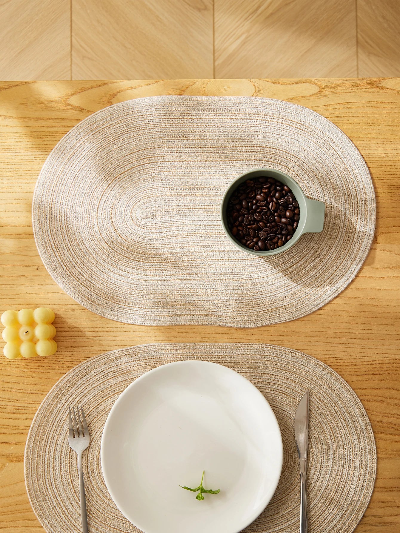 Placemats Set of 4,Heat resistant pad,Place Mat Washable Table Mats for Kitchen Dining Table Mixed Color Non-Slip Place mats